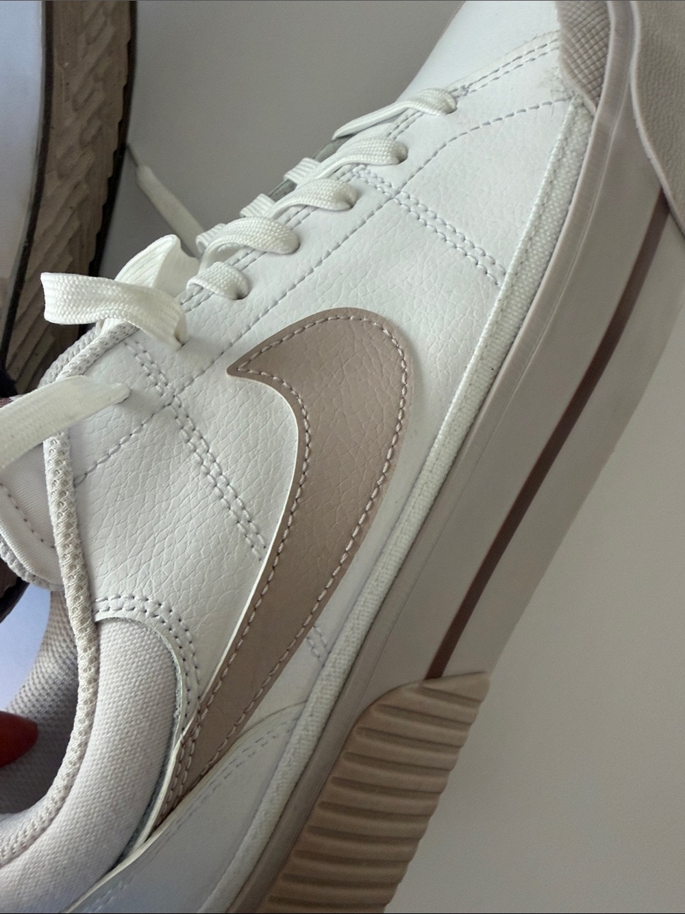 Nike Court Legacy Women’s Low-Top Sneakers in White and mauve  sz 9
